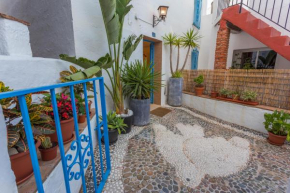 Cute Andalusian townhouse with terrace and views.